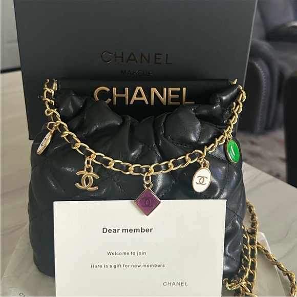 Chanel Vip Black Quilted Leather Chain Bag - Picture 13 of 16